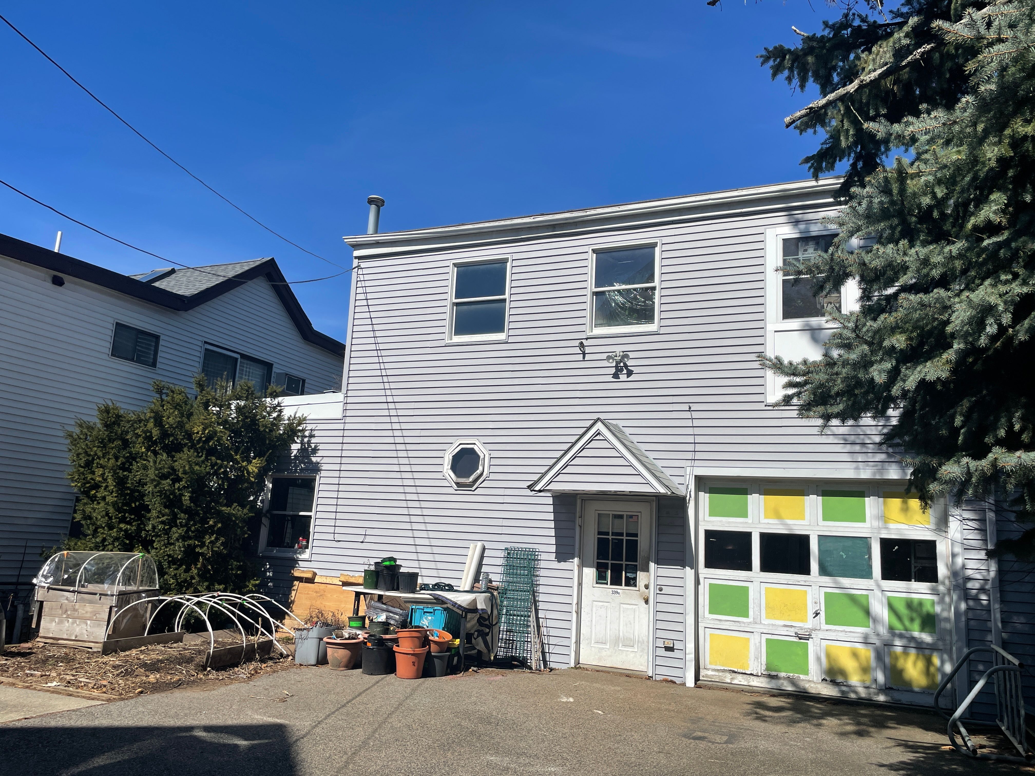 The outside of 339r